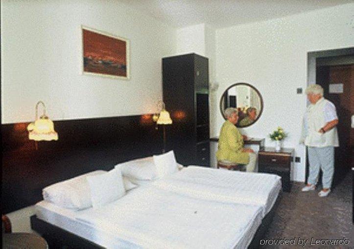 Hotel Nagyerdo Debrecen Zimmer foto