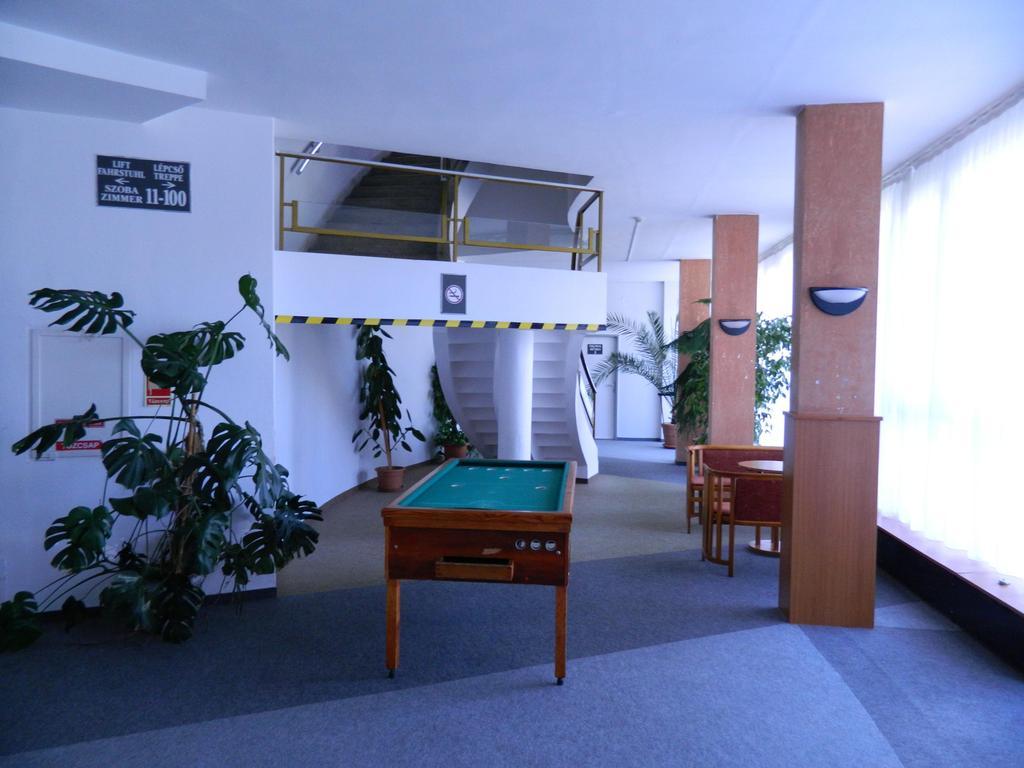 Hotel Nagyerdo Debrecen Exterior foto